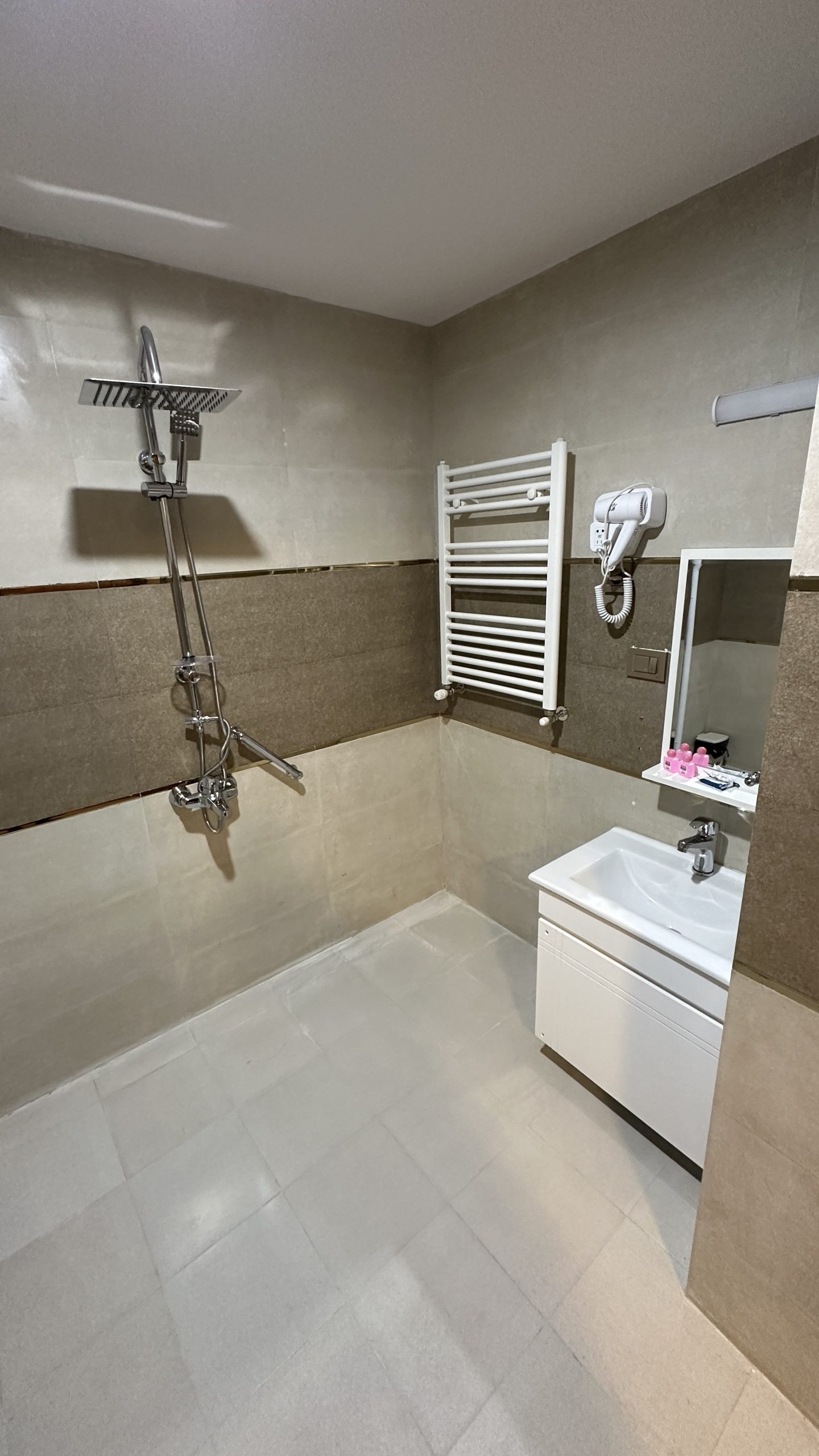 هتل هگمتانه مشهد