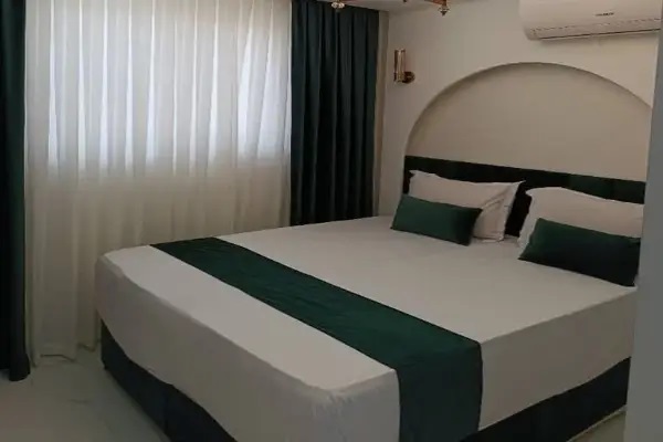 مهمانپذیر پنج تن   مشهد