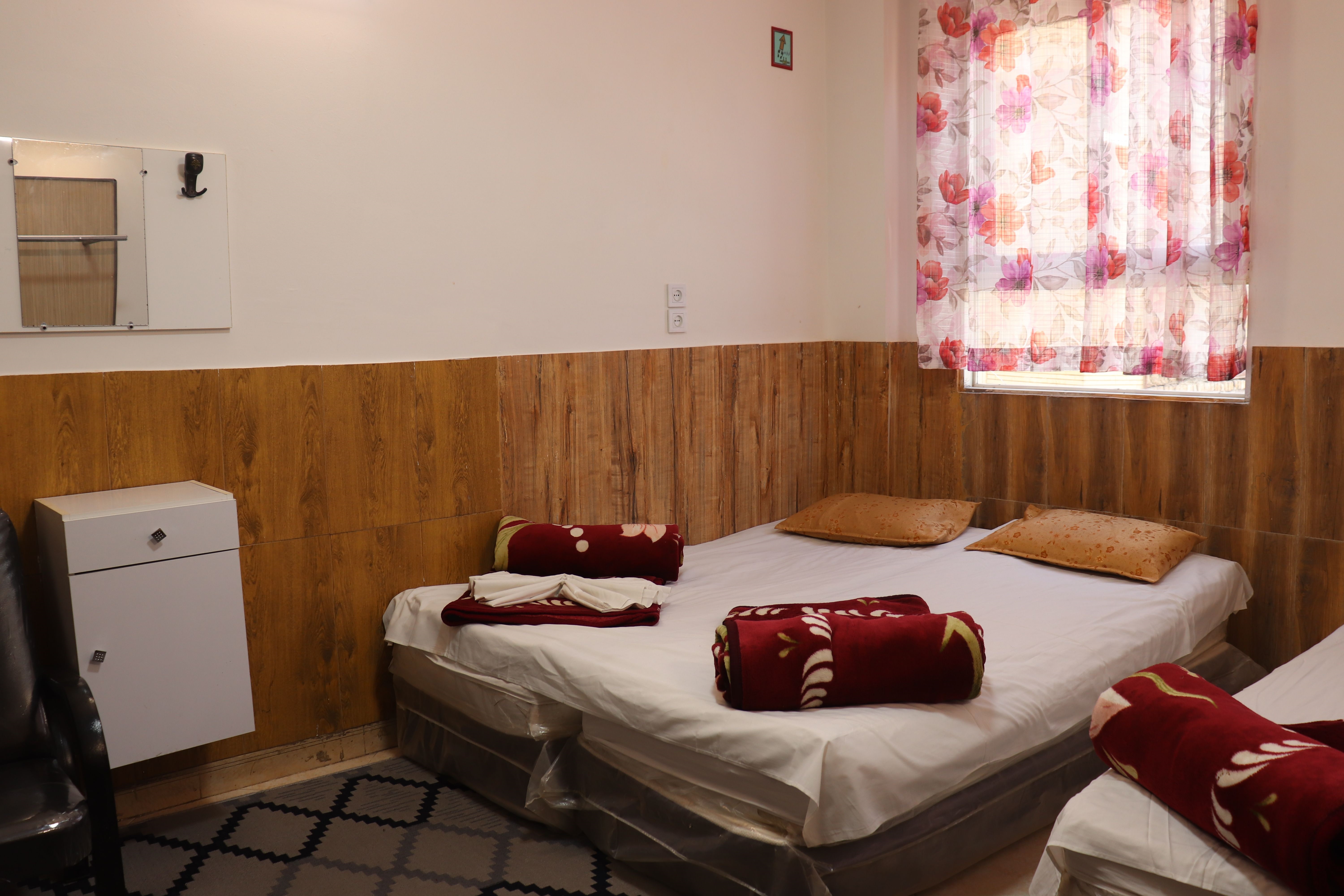 مهمانپذیر عادل مشهد