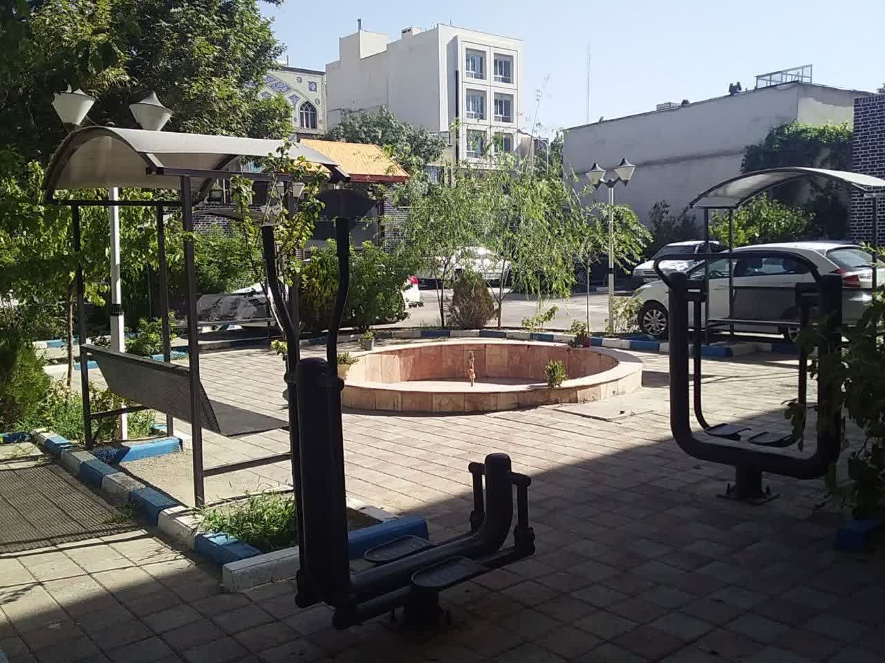 زائر سرای فدک مشهد