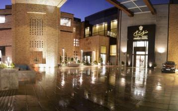 فنادق للزائرین فی مشهد | إقامة مریحة قریبة من الحرم للزائرین